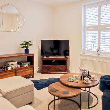 Vila Stunning 2 Bed With Private Patio And Free Parking Cheltenham Exteriér fotografie