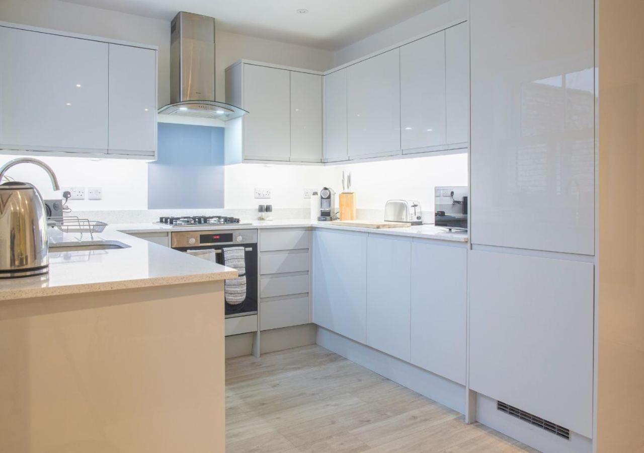 Vila Stunning 2 Bed With Private Patio And Free Parking Cheltenham Exteriér fotografie