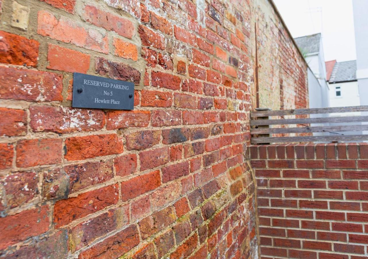 Vila Stunning 2 Bed With Private Patio And Free Parking Cheltenham Exteriér fotografie