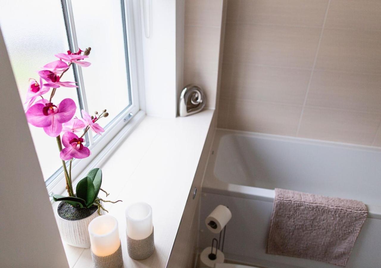 Vila Stunning 2 Bed With Private Patio And Free Parking Cheltenham Exteriér fotografie