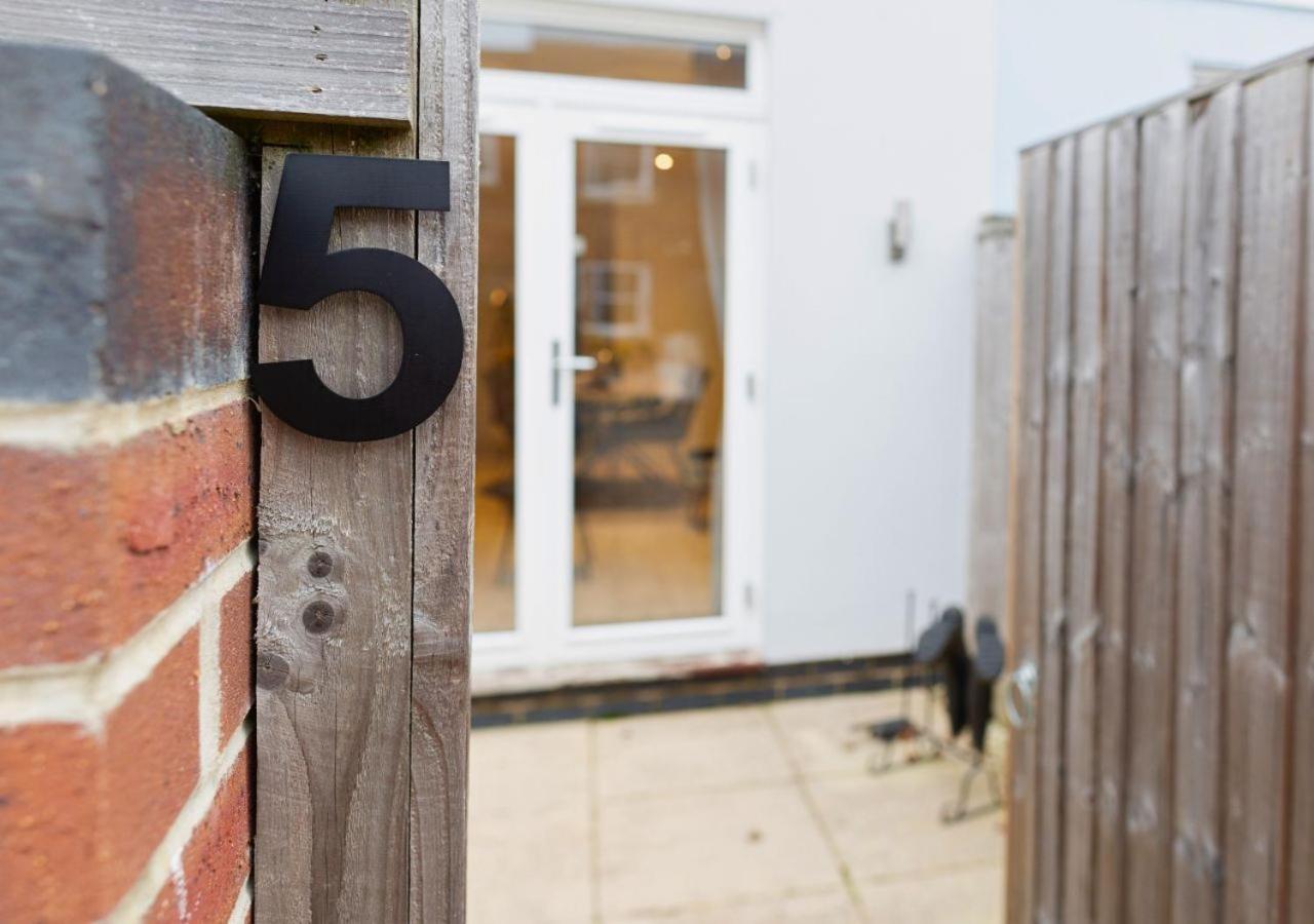 Vila Stunning 2 Bed With Private Patio And Free Parking Cheltenham Exteriér fotografie