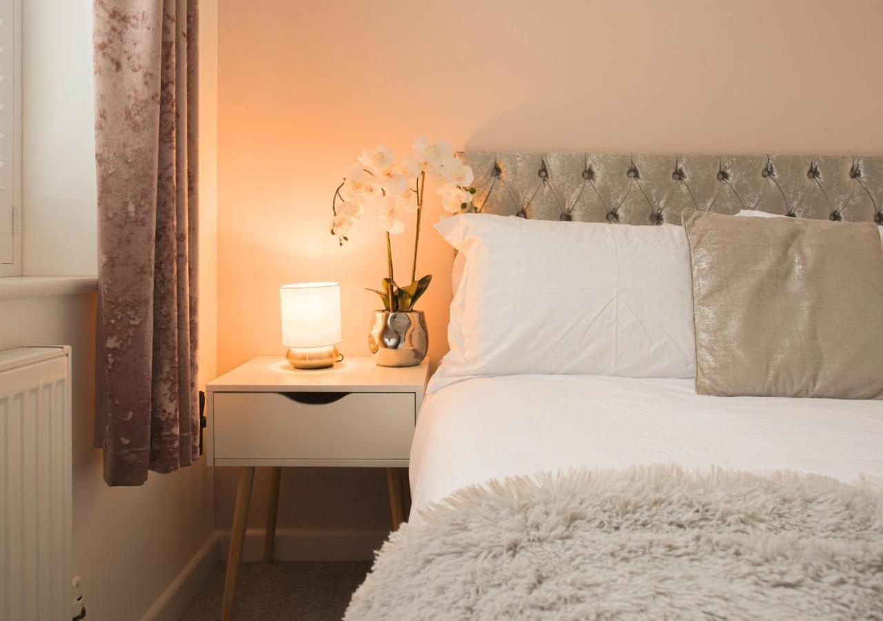 Vila Stunning 2 Bed With Private Patio And Free Parking Cheltenham Exteriér fotografie