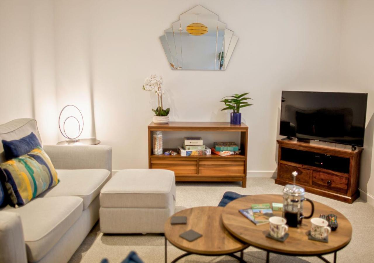 Vila Stunning 2 Bed With Private Patio And Free Parking Cheltenham Exteriér fotografie