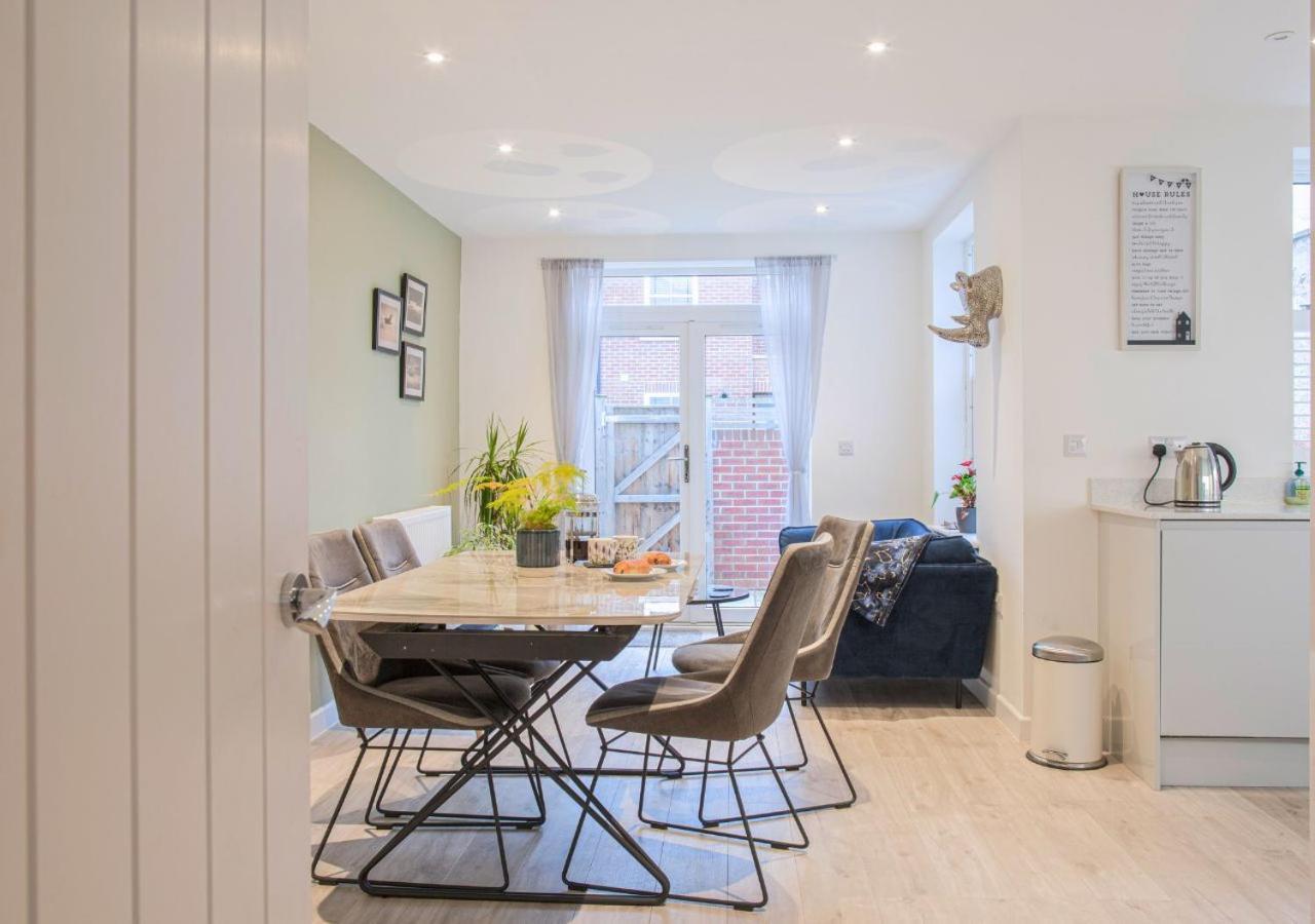 Vila Stunning 2 Bed With Private Patio And Free Parking Cheltenham Exteriér fotografie