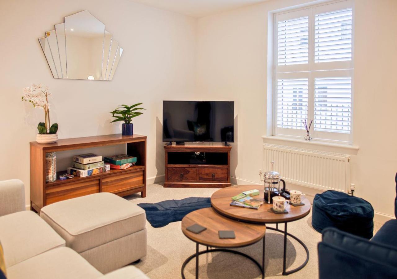 Vila Stunning 2 Bed With Private Patio And Free Parking Cheltenham Exteriér fotografie