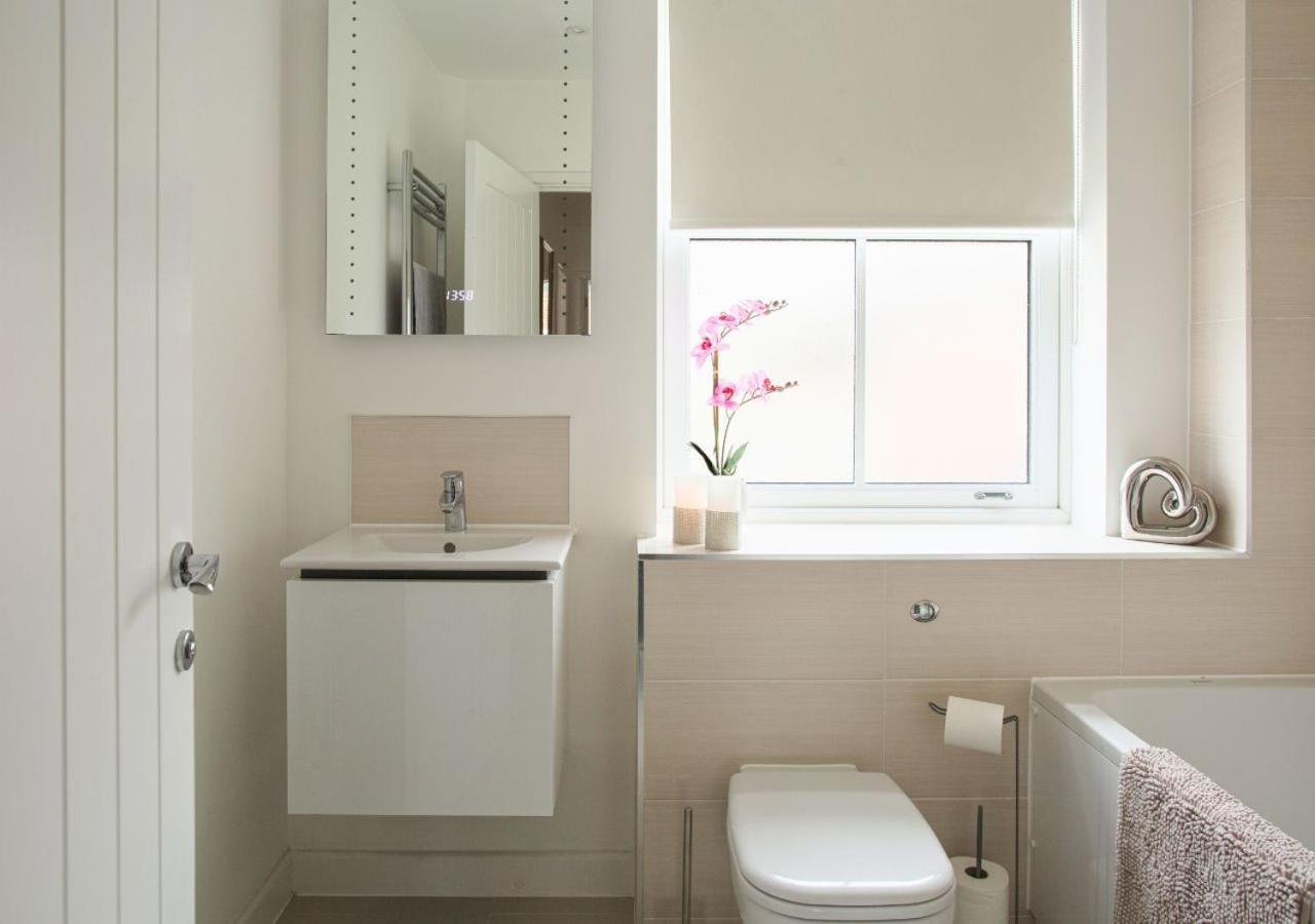 Vila Stunning 2 Bed With Private Patio And Free Parking Cheltenham Exteriér fotografie