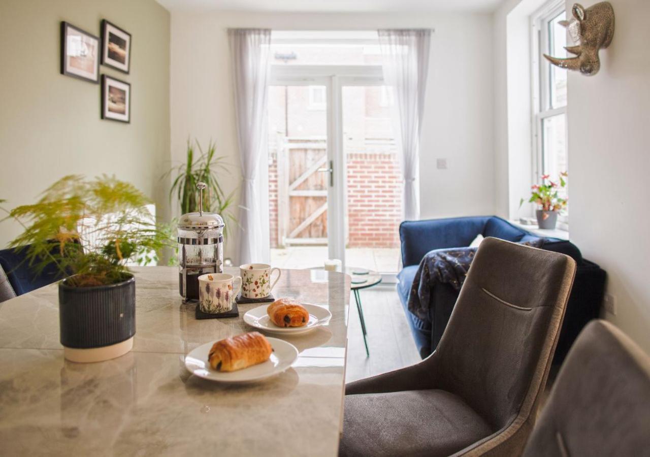 Vila Stunning 2 Bed With Private Patio And Free Parking Cheltenham Exteriér fotografie