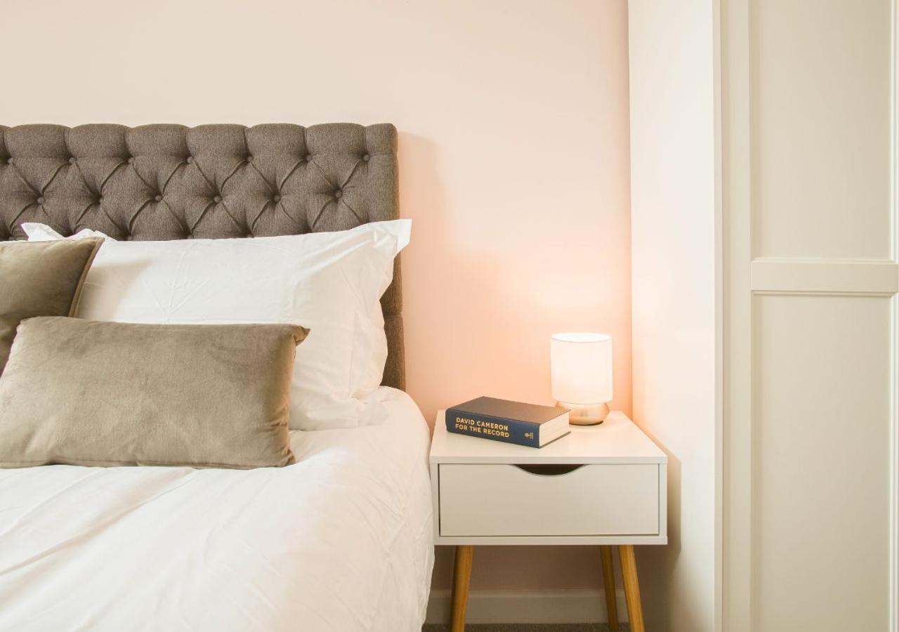 Vila Stunning 2 Bed With Private Patio And Free Parking Cheltenham Exteriér fotografie