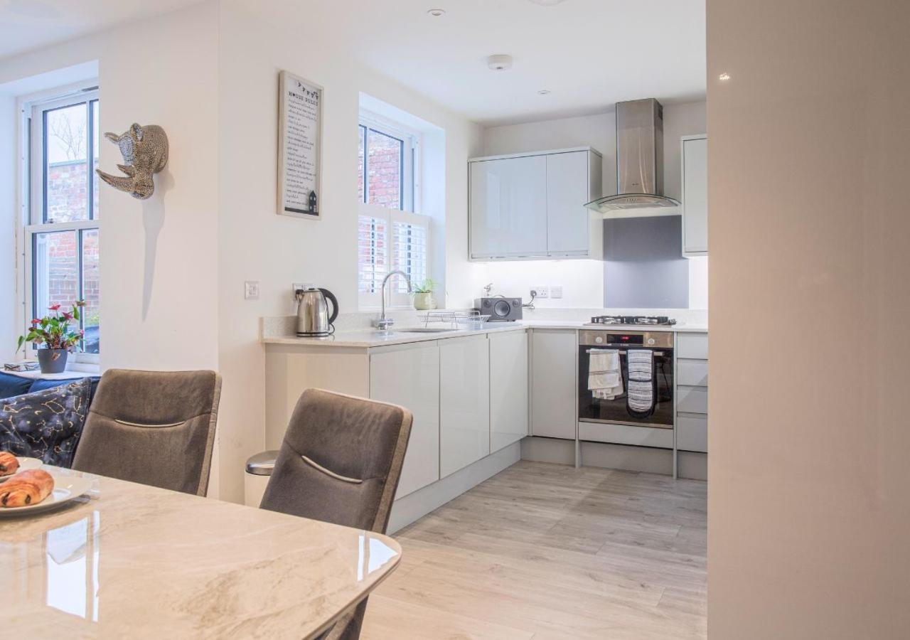 Vila Stunning 2 Bed With Private Patio And Free Parking Cheltenham Exteriér fotografie